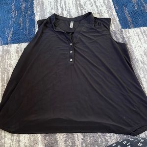 2X Black sleeveless blouse